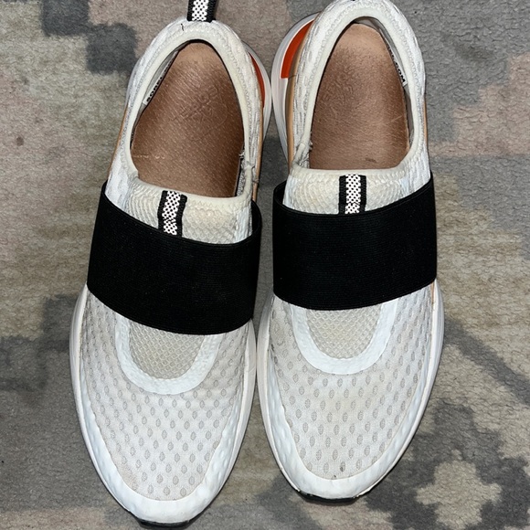 WOMEN'S KINETIC IMPACT STRAP SNEAKER - Picture 10 of 12